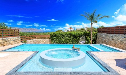 Cretan Lakeside Villa 2