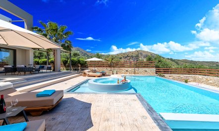 Cretan Lakeside Villa 3