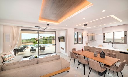 Cretan Lakeside Villa 4