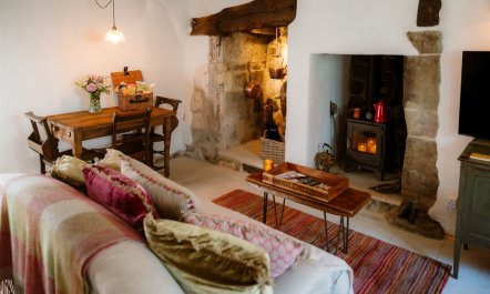 Ancient Cottage 4