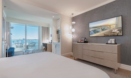 Beachfront Horizon 5