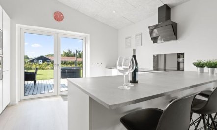 'Harri' - 400m from the sea 7