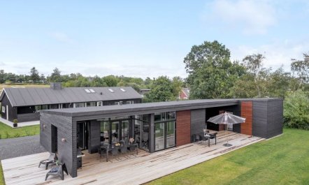 'Emelina' - 300m from the sea