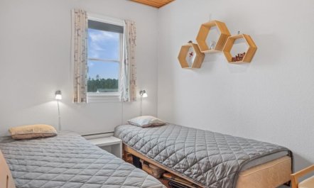 'Benthe' - 100m to the fjord 7