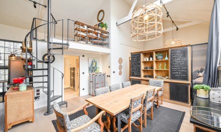 The Royal Entrance 6