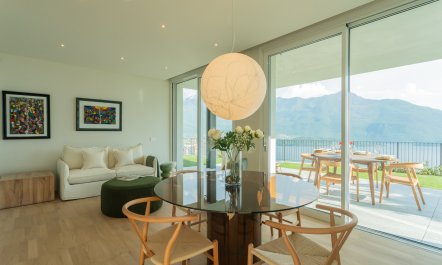 The Lakeside Corner 1