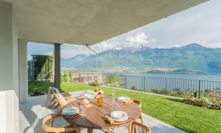 The Lakeside Corner 2