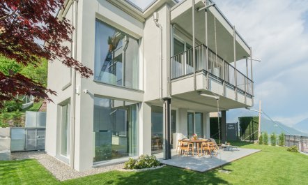 The Lakeside Corner 4