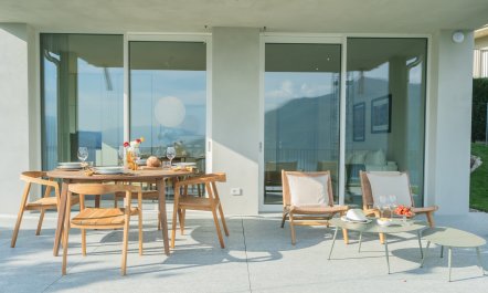 The Lakeside Corner 5