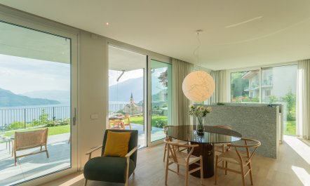 The Lakeside Corner 9