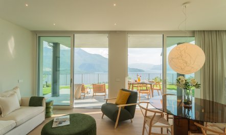 The Lakeside Corner 7