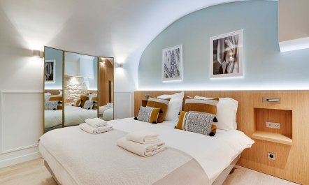 Between Two Gardens 9