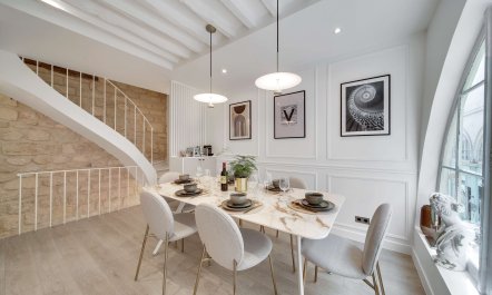 Between Two Gardens 7