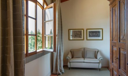 Sunny Tuscan Garden 4