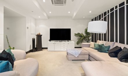 Marble Arch Hideaway 2