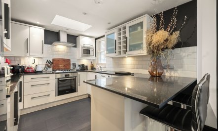 Marble Arch Hideaway 1