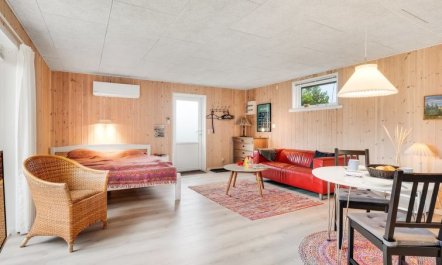 'Tekla' - 75m from the sea 6