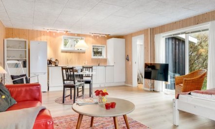 'Tekla' - 75m from the sea 7