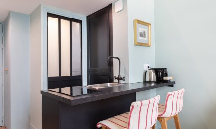 Leafy Parisian Residence 4