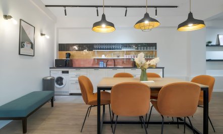 Leafy Courtyard Views 1