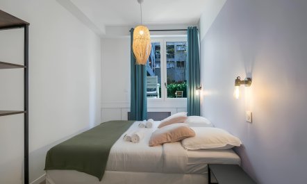 Leafy Courtyard Views 3