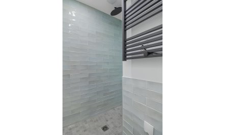 Leafy Courtyard Views 8