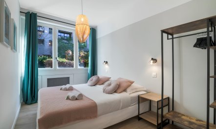 Leafy Courtyard Views 5