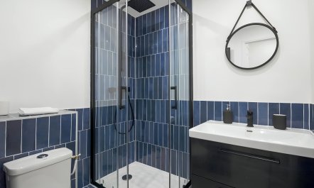 Leafy Courtyard Views 4