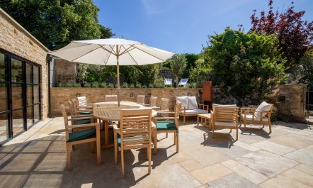 Cotswolds Country Cottage 1