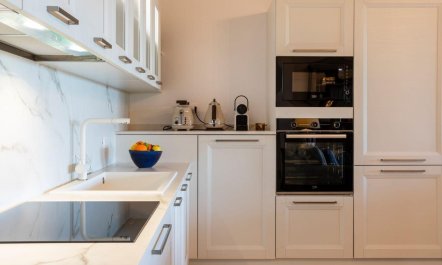 Sea Views & Lemon Trees 8