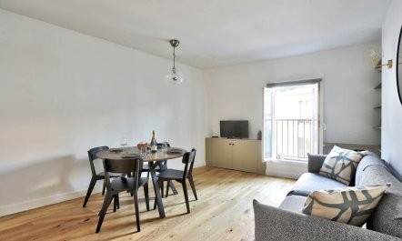 Steps to Sacré-Coeur 4