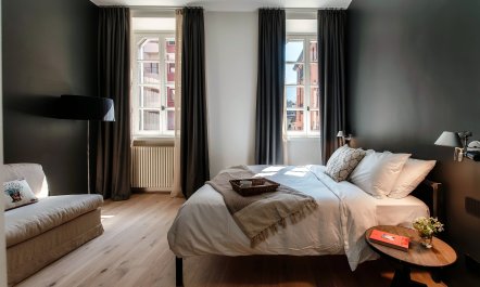 Lake & Hillside Place 5