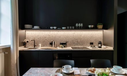 Lake & Hillside Place 4