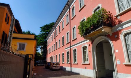 Lake & Hillside Place 9