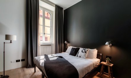 Lake & Hillside Place 8