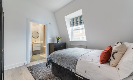 Tower Bridge Belle 9