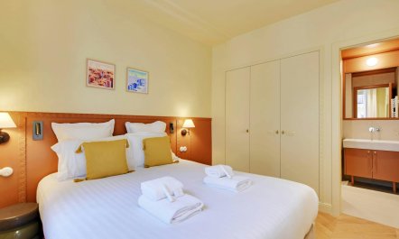 Canals & Historic Squares 9