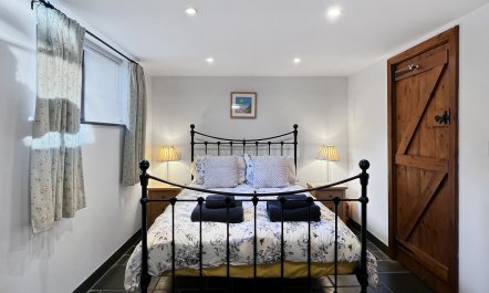 Bramble Cottage, Barbrook 8