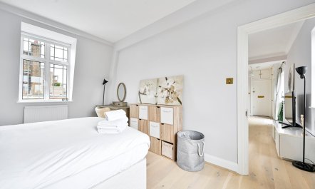 A High Street Sojourn 9