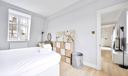 A High Street Sojourn 8