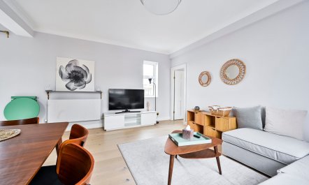 A High Street Sojourn 2