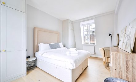 A High Street Sojourn 6