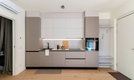 Lakeshore & Pines 5