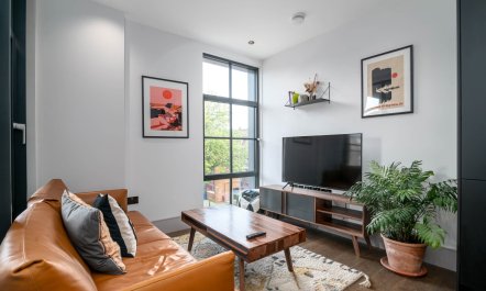 East London Attitude 4