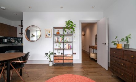 East London Attitude 7