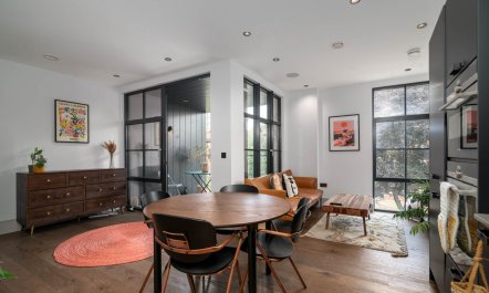 East London Attitude 7