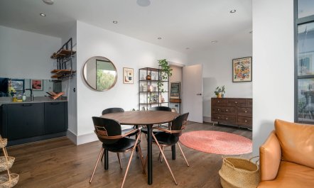 East London Attitude 9