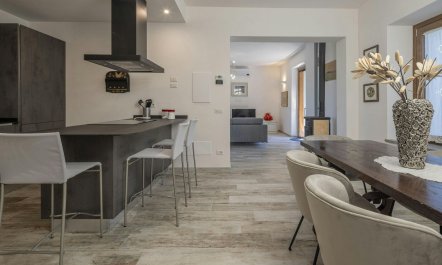 Picturesque Embrace 9