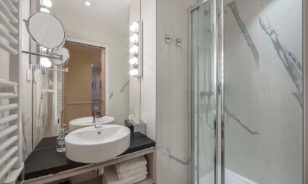 The Sunshine Courtyard 9