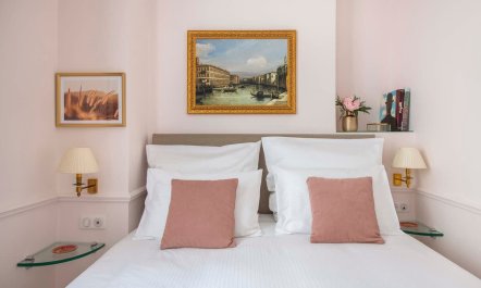 The Sunshine Courtyard 8